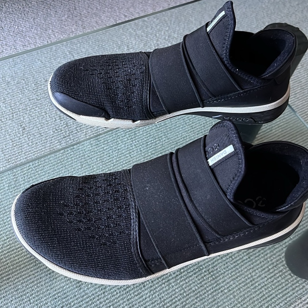 Ecco Men's Black Knit and Leather mixed Sneakers with Elastic Straps